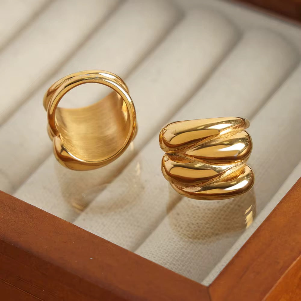 RIPPLE BAND RING